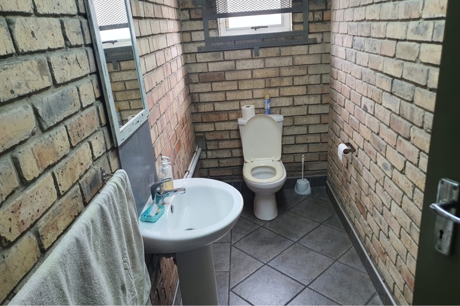 Commercial Property for Sale in Neave Industrial Eastern Cape